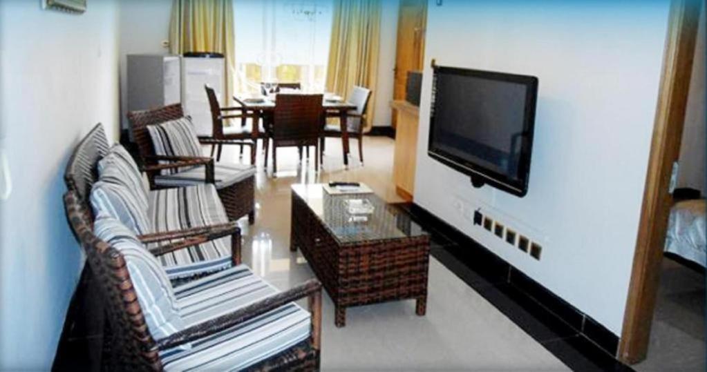 Pereybere Apartment With Breakfast And Private Balcony Pereybere Beach Eksteriør bilde
