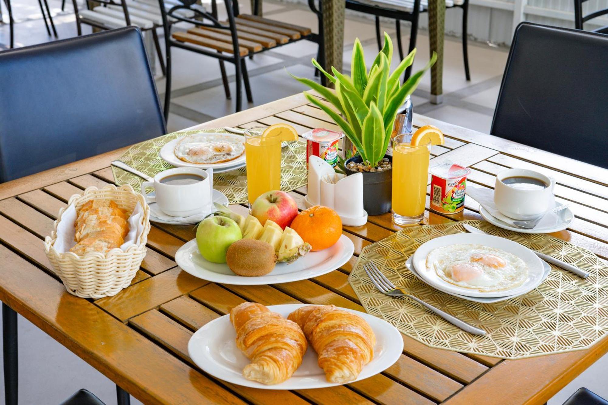 Pereybere Apartment With Breakfast And Private Balcony Pereybere Beach Eksteriør bilde